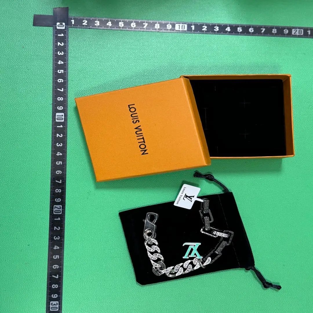 LV high quality new bracelet  