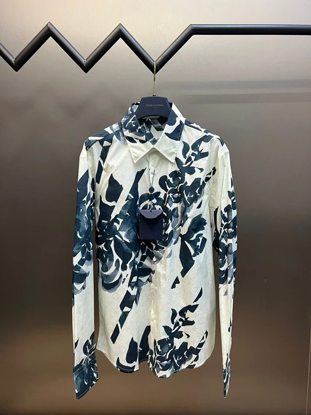 Turn-down collar Patterned shirt  